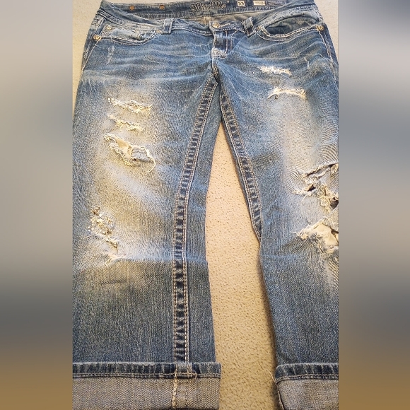 Miss Me Cropped Jeans - Picture 4 of 9